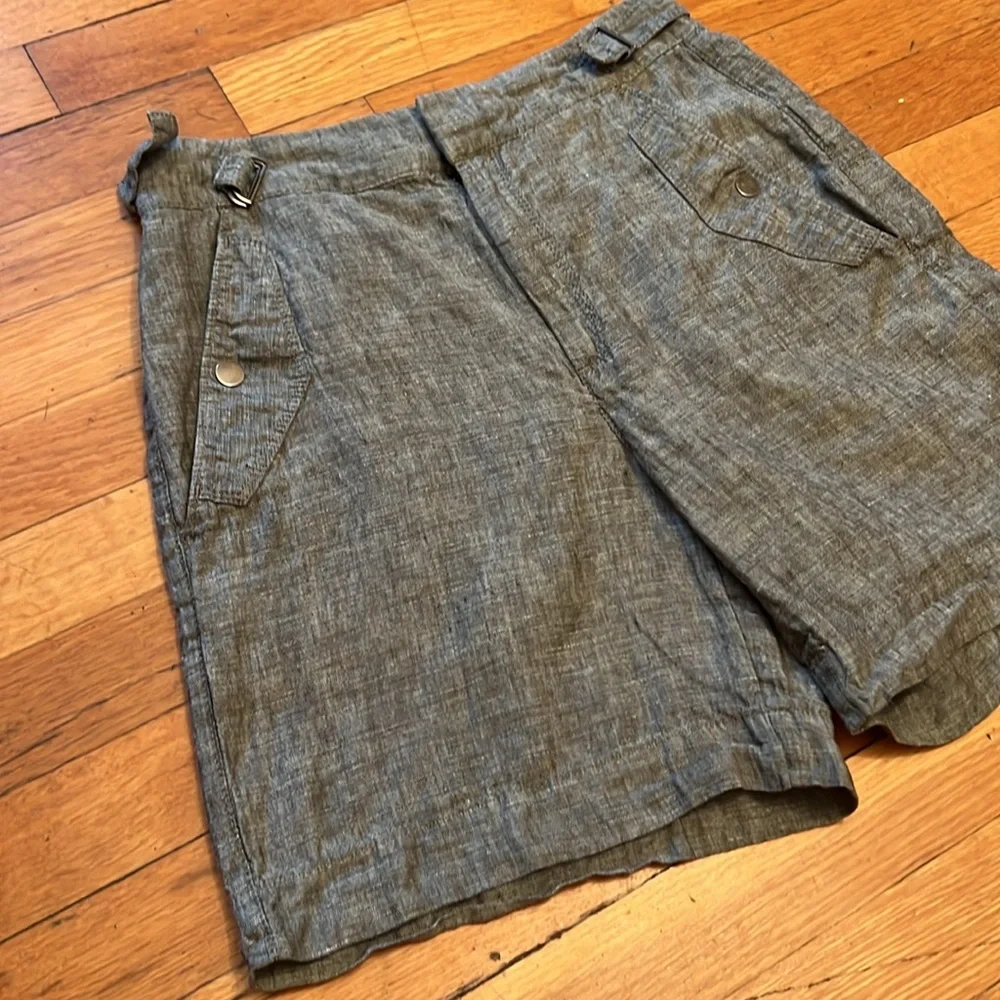 Athleta Voyager Linen Shorts in Green, size 4